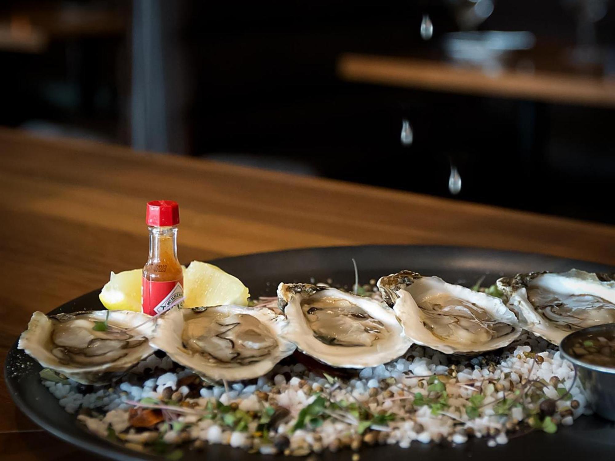 Otl Gouverneur Chicoutimi מראה חיצוני תמונה Oysters on the half shell