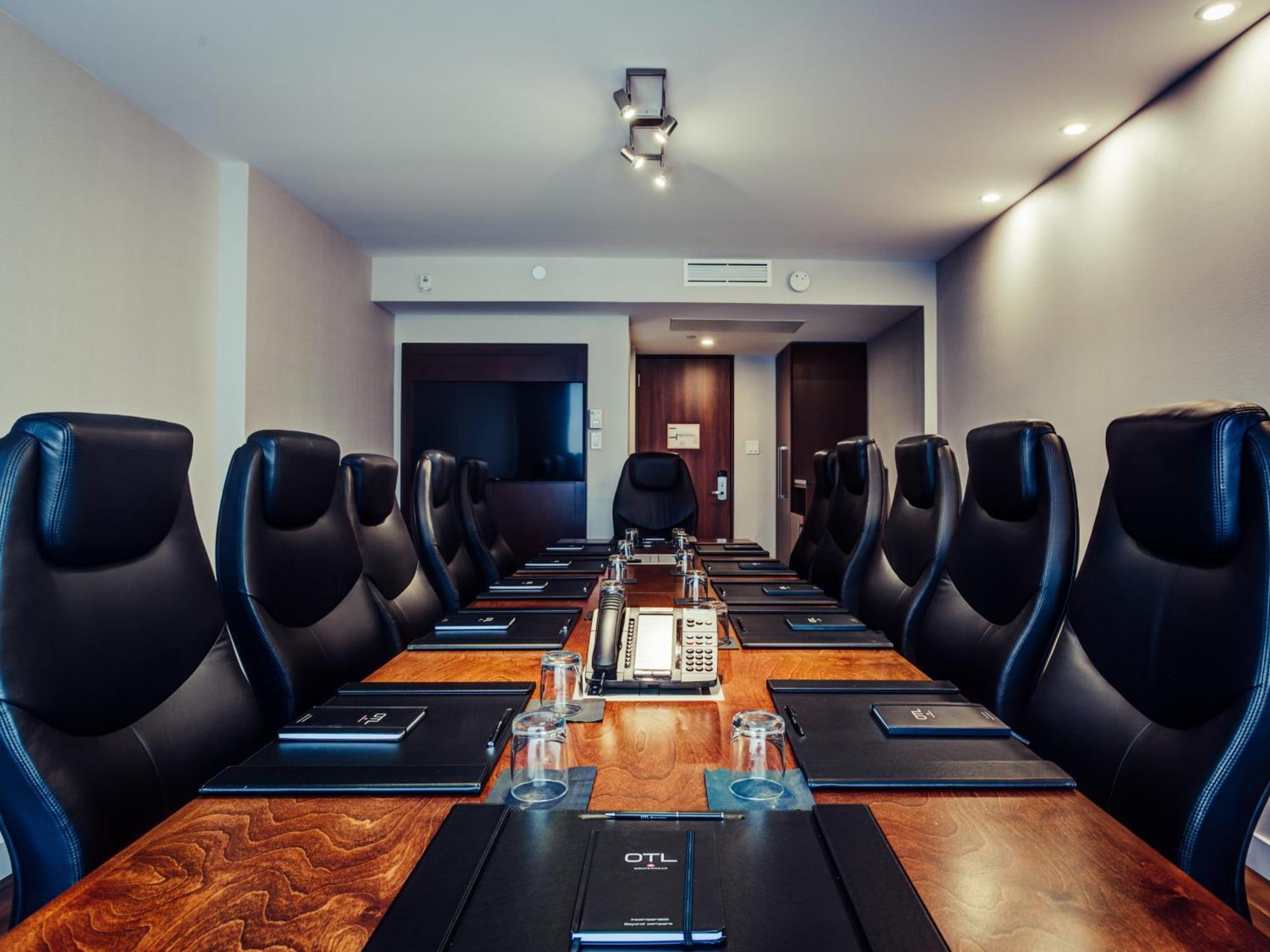 Otl Gouverneur Chicoutimi מראה חיצוני תמונה Boardroom at the OTL