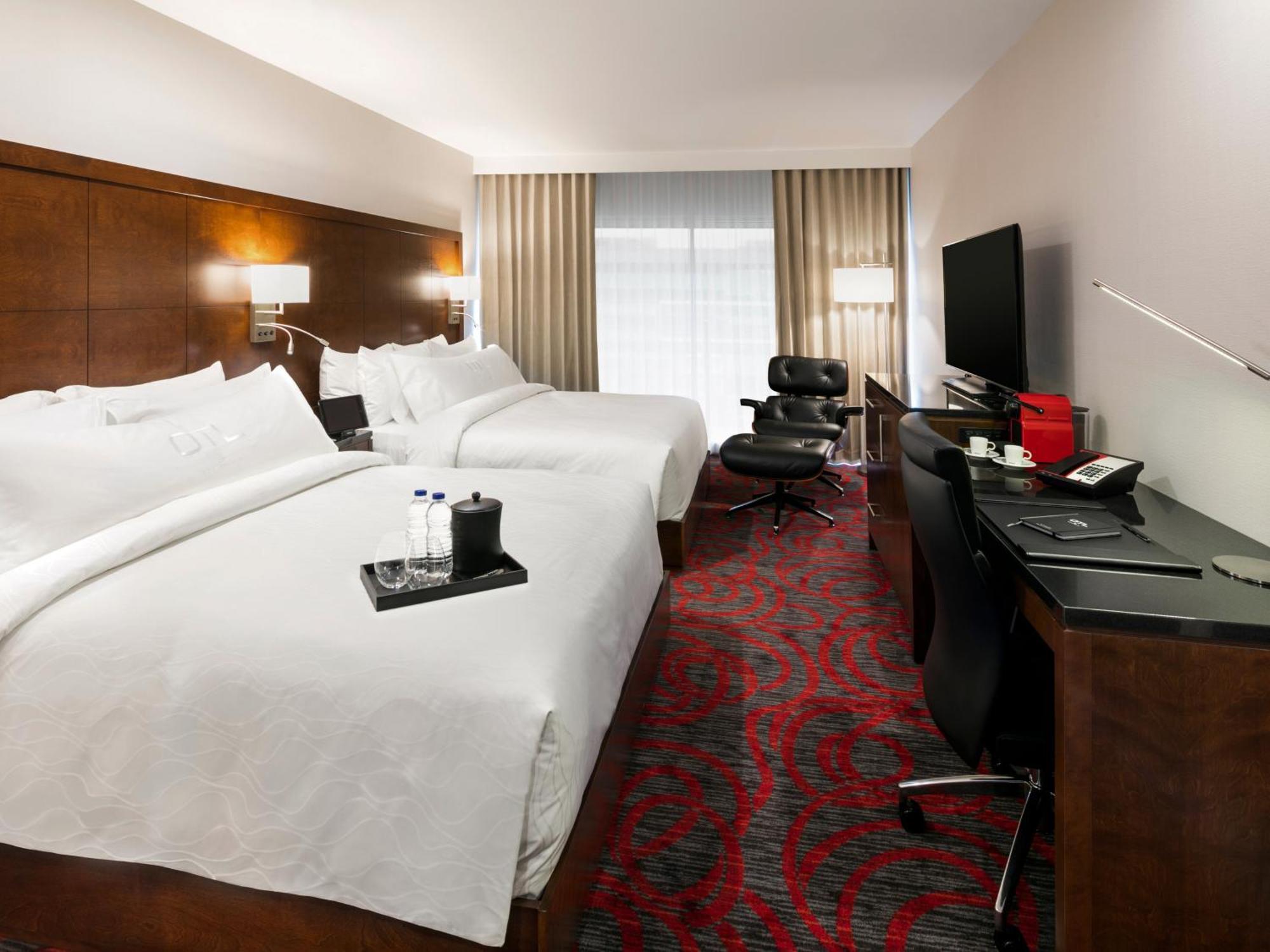 Otl Gouverneur Chicoutimi מראה חיצוני תמונה A typical guest room at the Renaissance