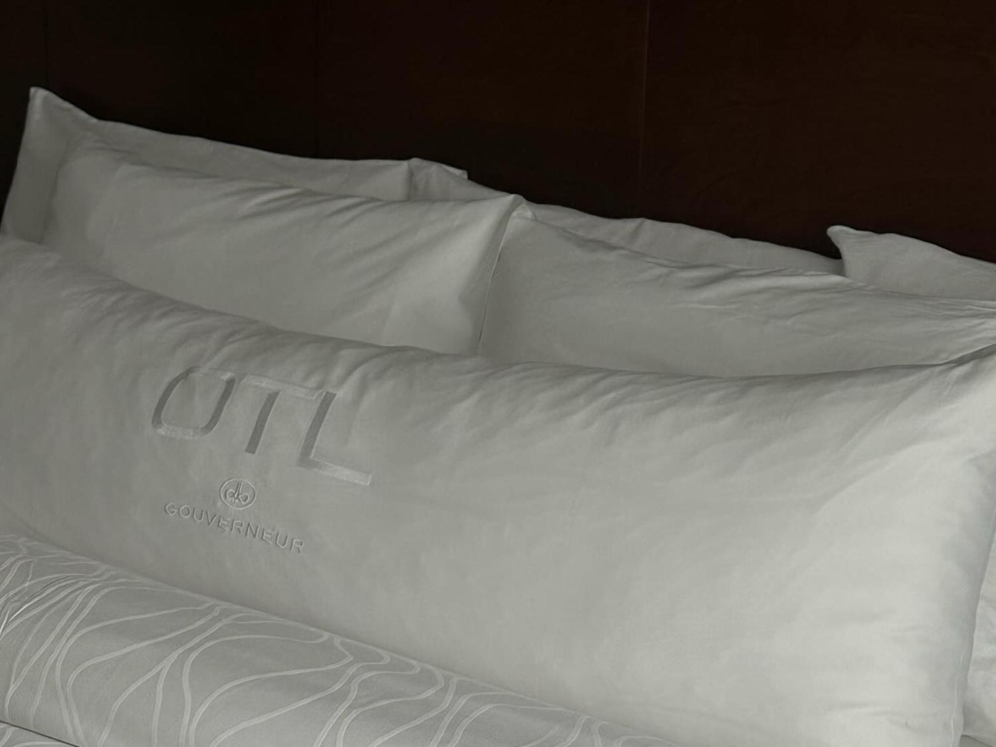 Otl Gouverneur Chicoutimi מראה חיצוני תמונה A pillowcase
