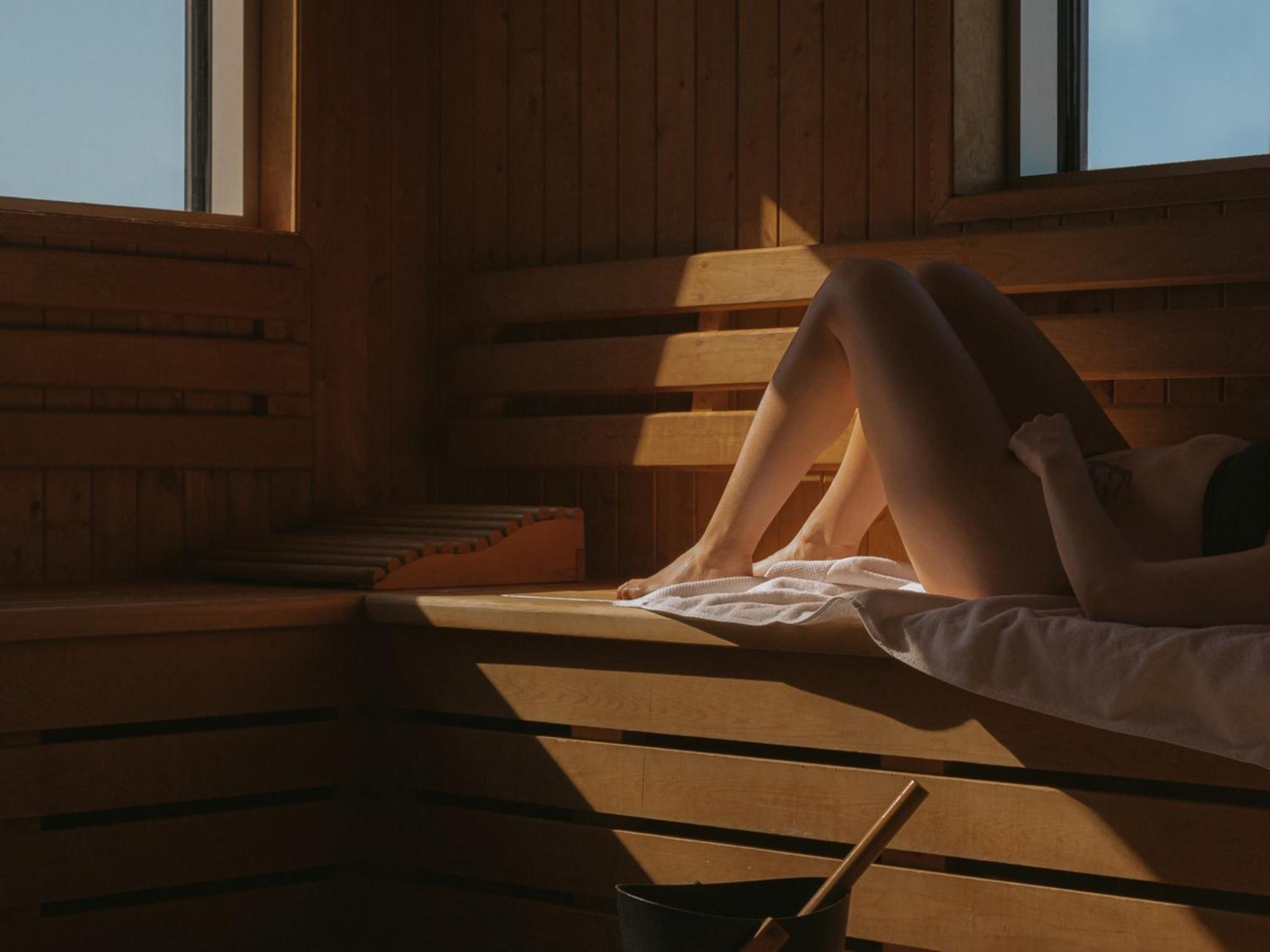 Otl Gouverneur Chicoutimi מראה חיצוני תמונה Sauna bathing