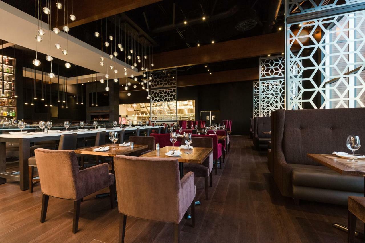 Otl Gouverneur Chicoutimi מראה חיצוני תמונה Interior of the restaurant